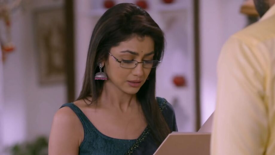 Kumkum Bhagya Written Update Ep1741 21st December 2020: Abhi gives Pragya his marriage invitation card