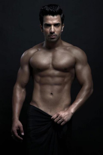 Kundali Bhagya Fame Dheeraj Dhoopar Or Manit Joura: Whose Hot Body Is Most Loved by Fans? - 1