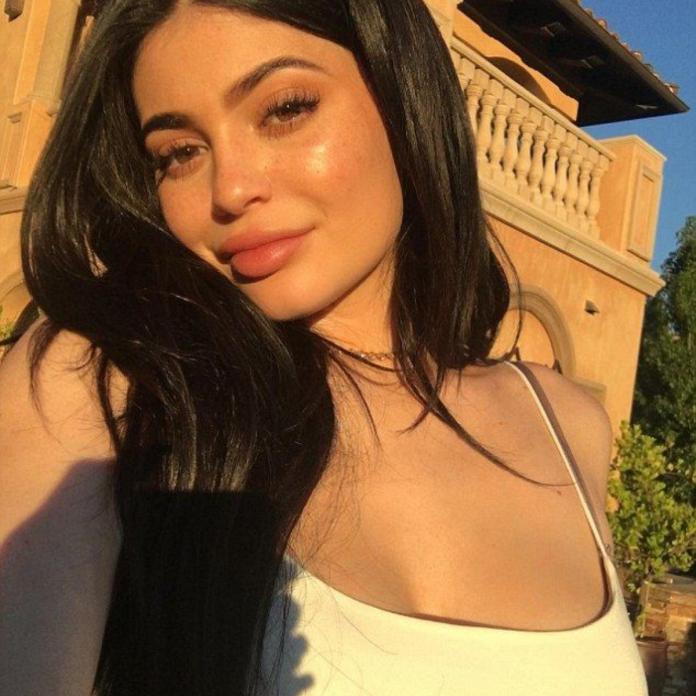 Kylie Jenner, Kim Kardashian, Scarlett Johansson: Best Sun-Kissed Selfies 2