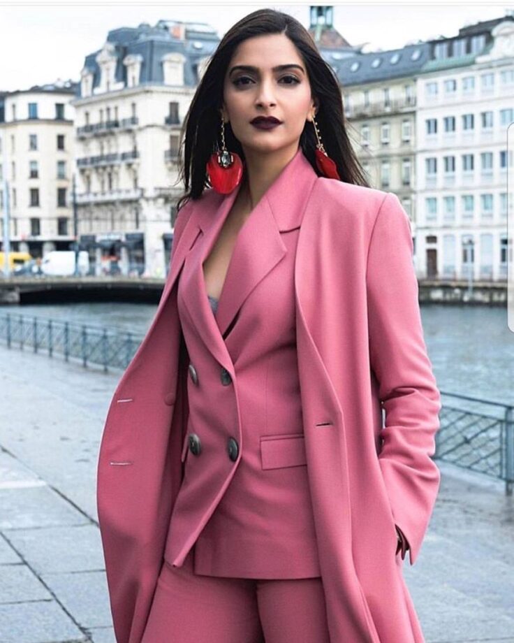 May It Be Pants or Skirts: Style Your Blazer to Perfection with Sonam Kapoor - 0