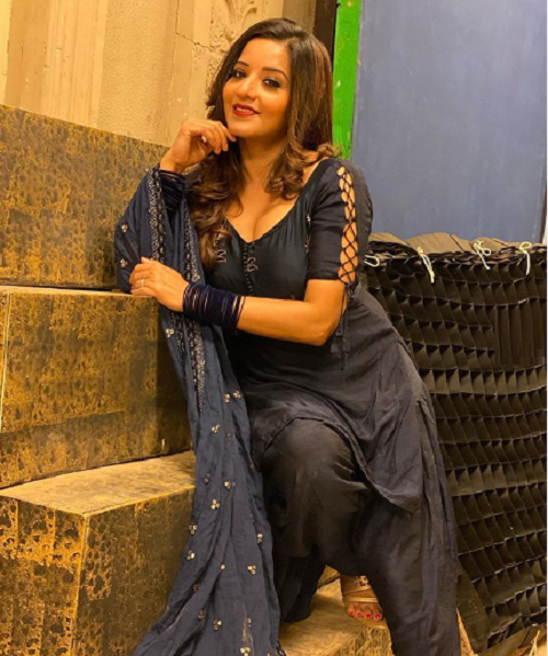 Monalisa Just Loves Flaunting In Kurtas & Here Are The Pics That Prove It - 4