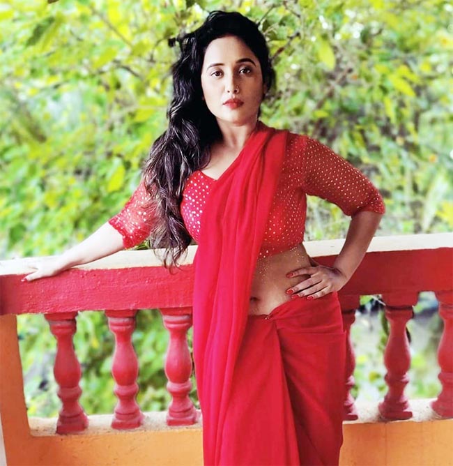 Monalisa, Sapna Chaudhary, Rani Chatterjee: Hottest in red sarees - 4