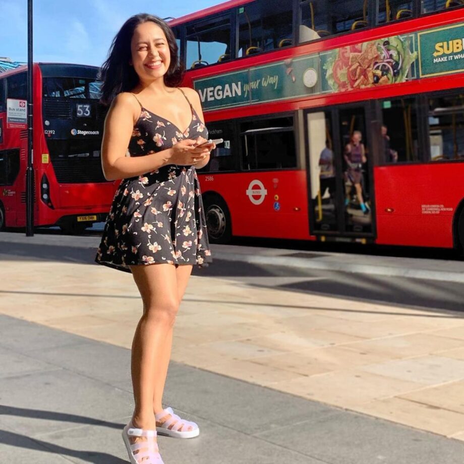 Neha Kakkar Top 5 Hottest Attires That You Should Include In Your Wardrobe Before 2020 1