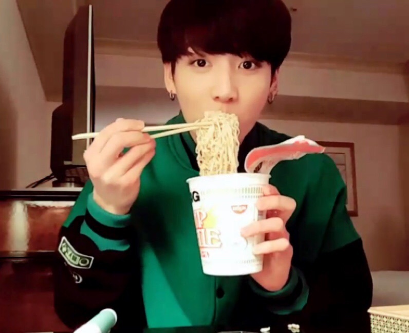 [IN VIDEOS] BTS Jungkook And His Love For Ramyeon - 0