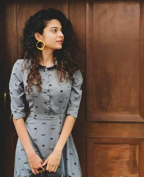 Prajakta Koli, Mithila Palkar, Radhika Apte: Stunning In Gowns 2