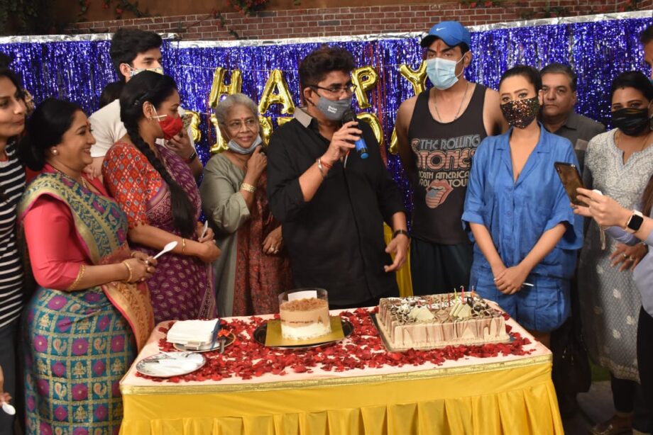 Rajan Shahi cuts birthday cake with ‘Anupamaa’ cast, trends on Twitter - 9
