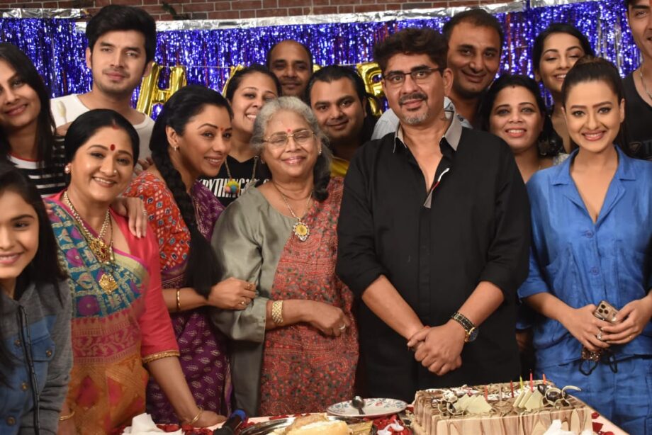 Rajan Shahi cuts birthday cake with ‘Anupamaa’ cast, trends on Twitter - 1