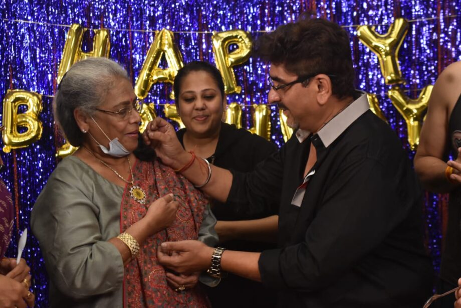 Rajan Shahi cuts birthday cake with ‘Anupamaa’ cast, trends on Twitter - 4