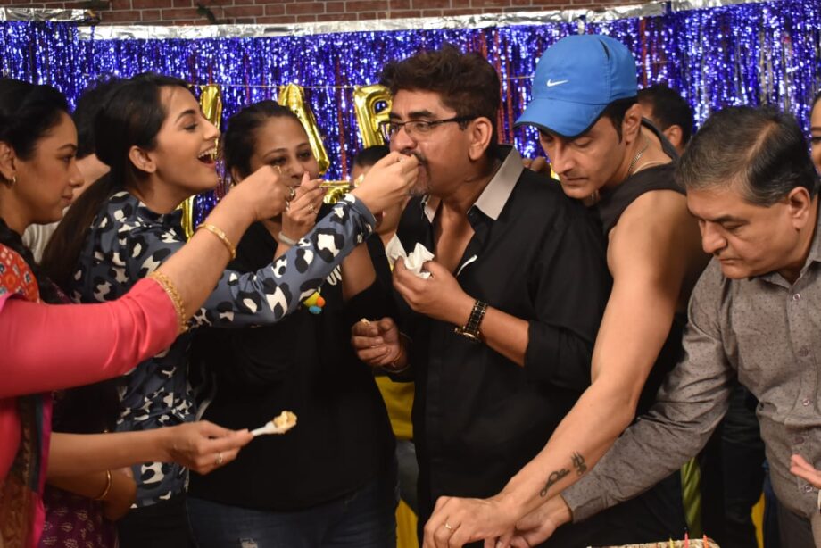 Rajan Shahi cuts birthday cake with ‘Anupamaa’ cast, trends on Twitter - 6