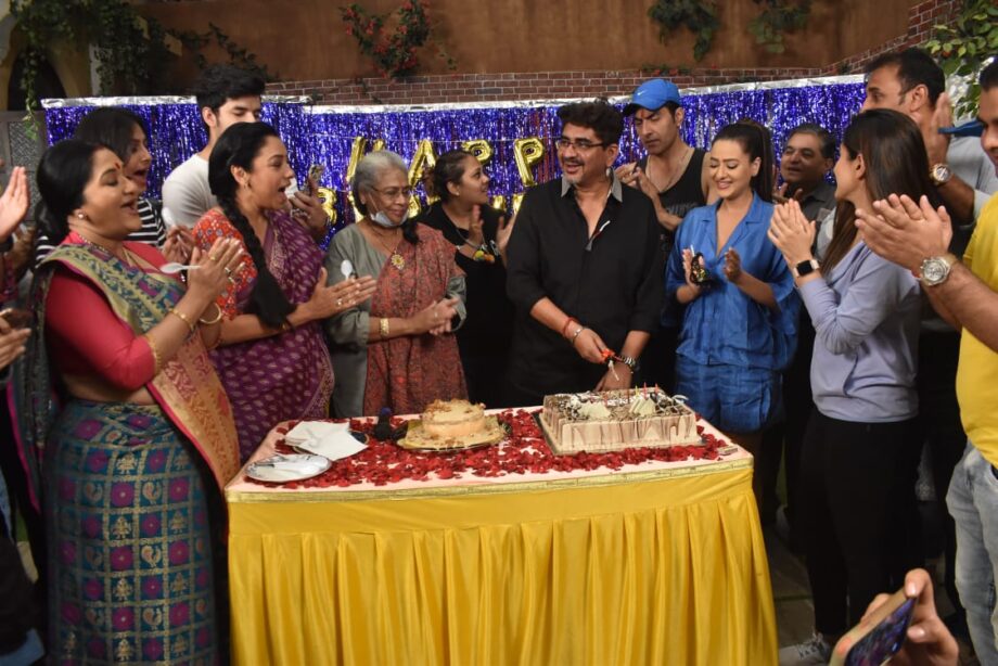 Rajan Shahi cuts birthday cake with ‘Anupamaa’ cast, trends on Twitter - 7