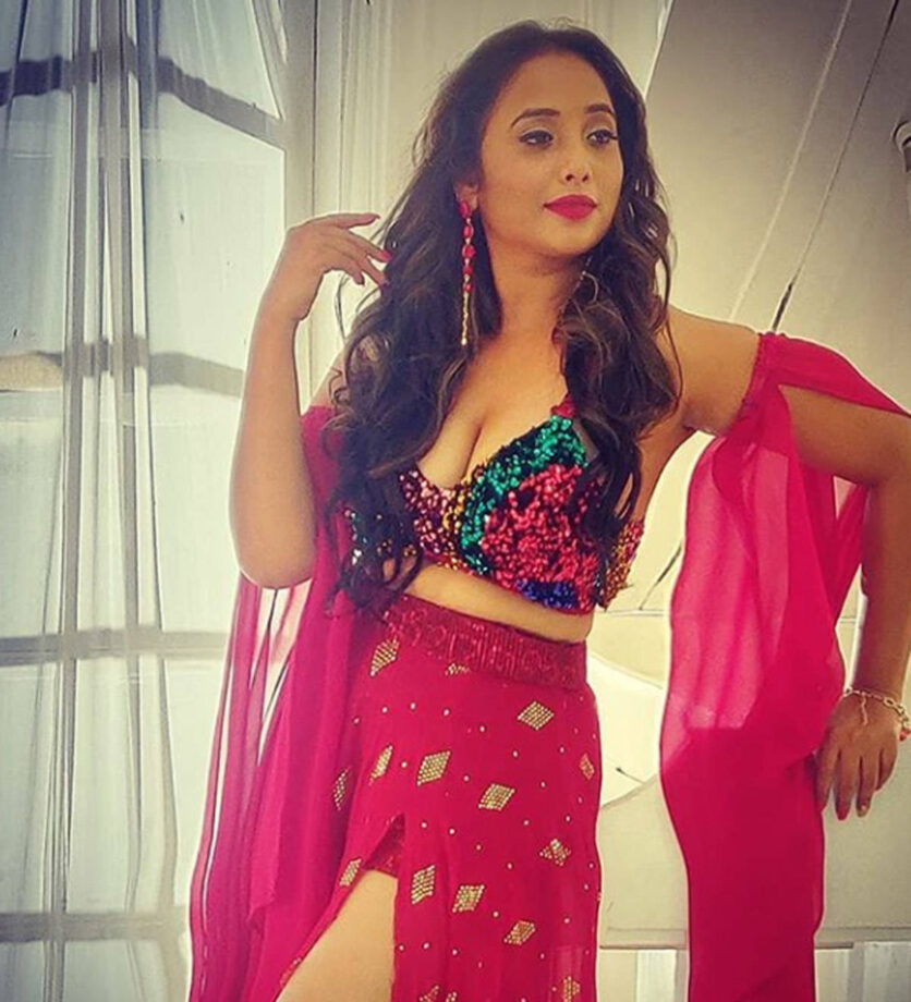 Sapna Choudhary, Rani Chatterjee Top Hottest Ethnic Outfits That You Would Want To Wear - 3