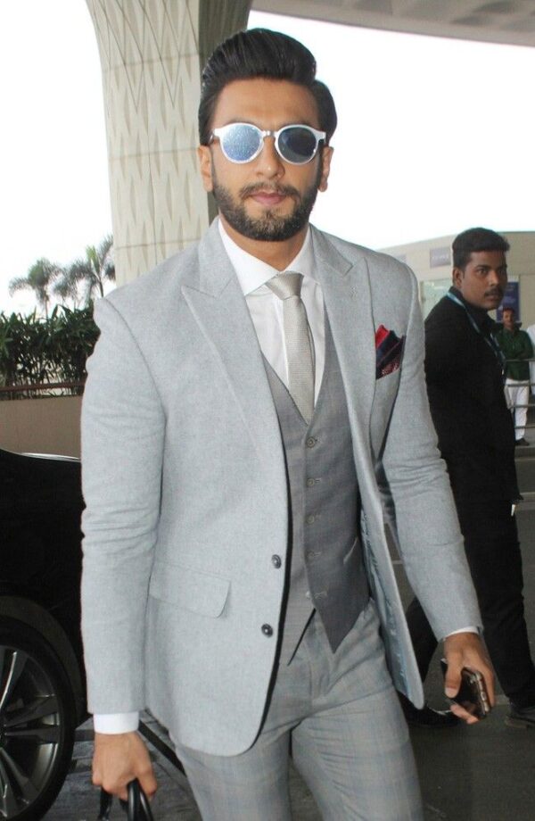 Ranveer Singh, Kartik Aaryan To Sidharth Malhotra: Bollywood Actors Who Look Super Hot in Blazers - 2