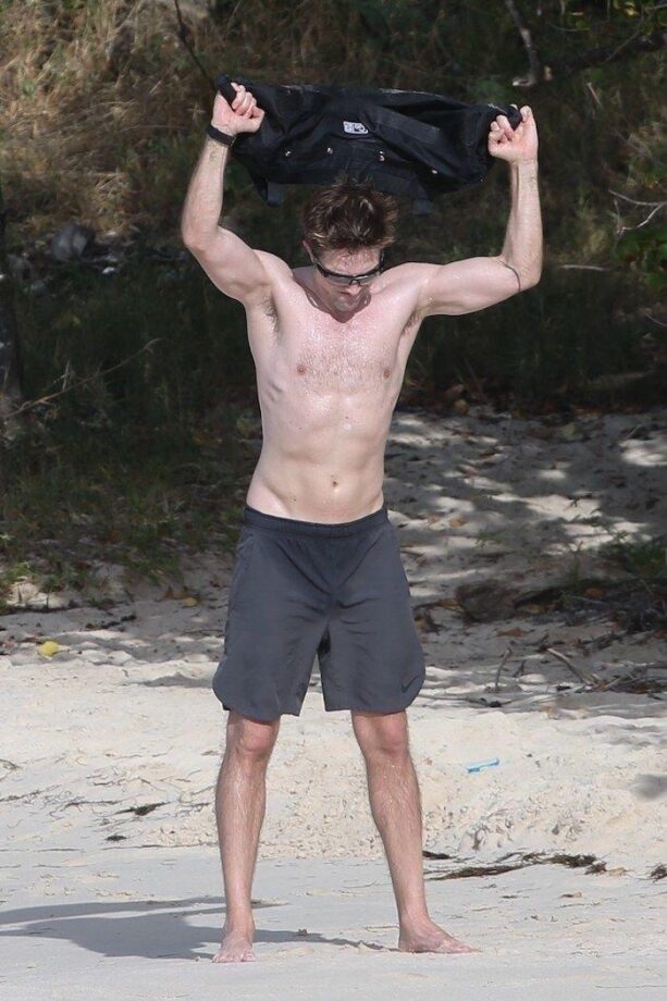 Robert Pattinson Top 5 Hottest Bare Body Looks That Will Bring You Down On Your Knees - 2