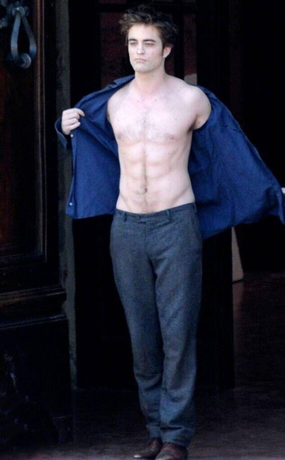 Robert Pattinson Top 5 Hottest Bare Body Looks That Will Bring You Down On Your Knees - 3