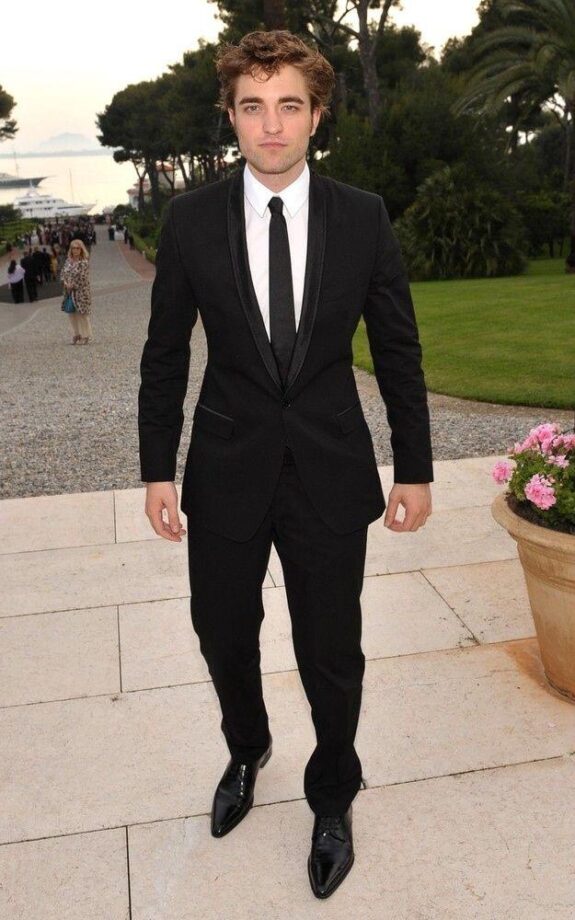 Robert Pattinson Top 5 Most Tempting Looks In BLACK Outfits - 0
