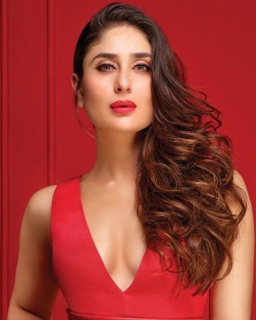 Sara Ali Khan Or Kareena Kapoor: Who Looks Hottest In Pataudi Family? - 2