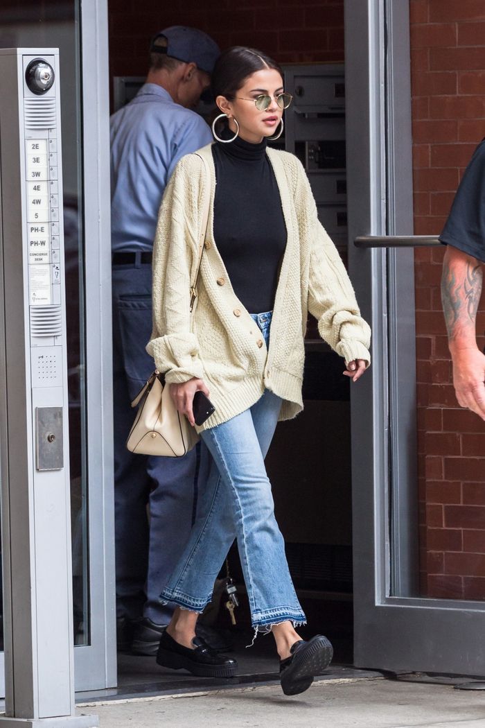 Selena Gomez's Incredible Oversized Attire Is Gorgeous! 4