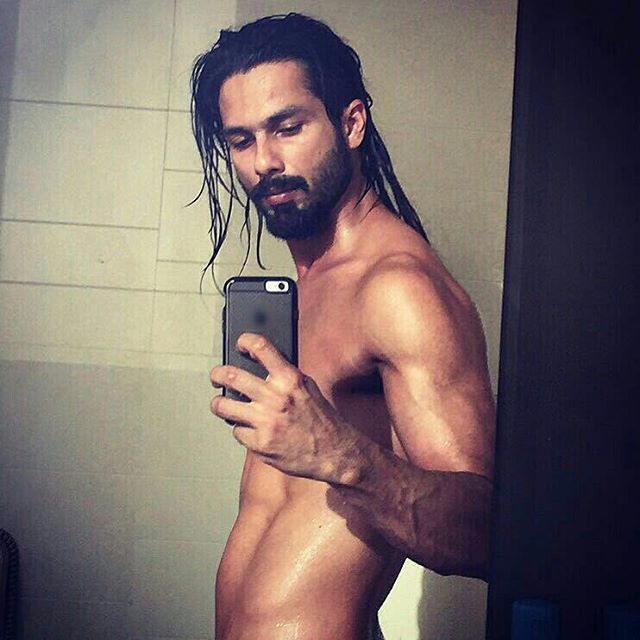 Shahid Kapoor’s Top 5 Hottest Wet Looks - 3