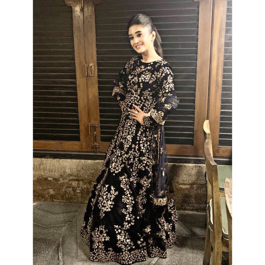 Shivangi Joshi's Attractive Attires In Black 819756
