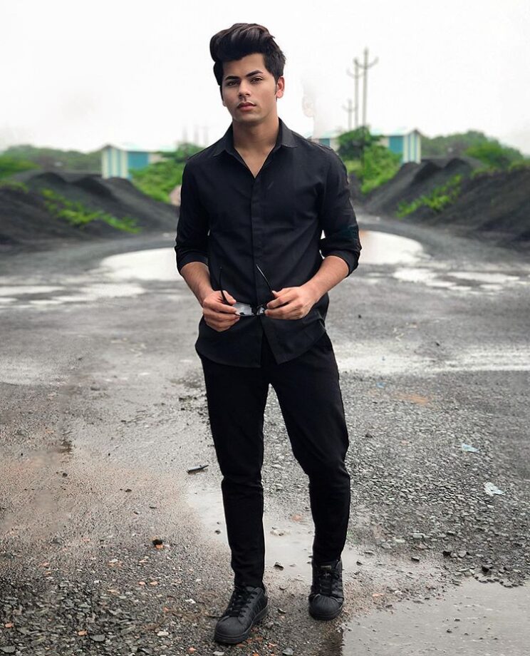 Siddharth Nigam’s Killer Looks in Black Are Awe to Watch: See Pics Here - 2