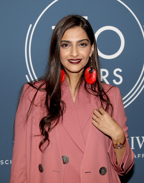 Sonam Kapoor Is The Queen Of Pantsuits & This Pink Pantsuit Is What Justifies Her - 1