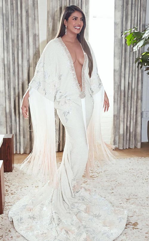 Sonam Kapoor To Kiara Advani: Have A Look at Some of The Hottest White Outfit Looks That Will Make You Fall Head Over Heels - 2