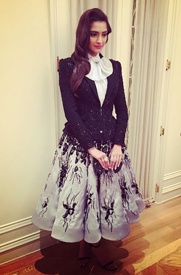 Sonam Kapoor’s Top 5 Most Weird Outfits - 2