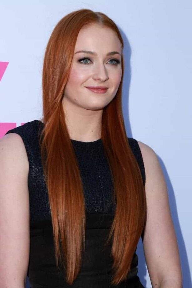 Easy Yet Stylish Hairstyles Of Sophie Turner That You Can Recreate, Take Cues - 12