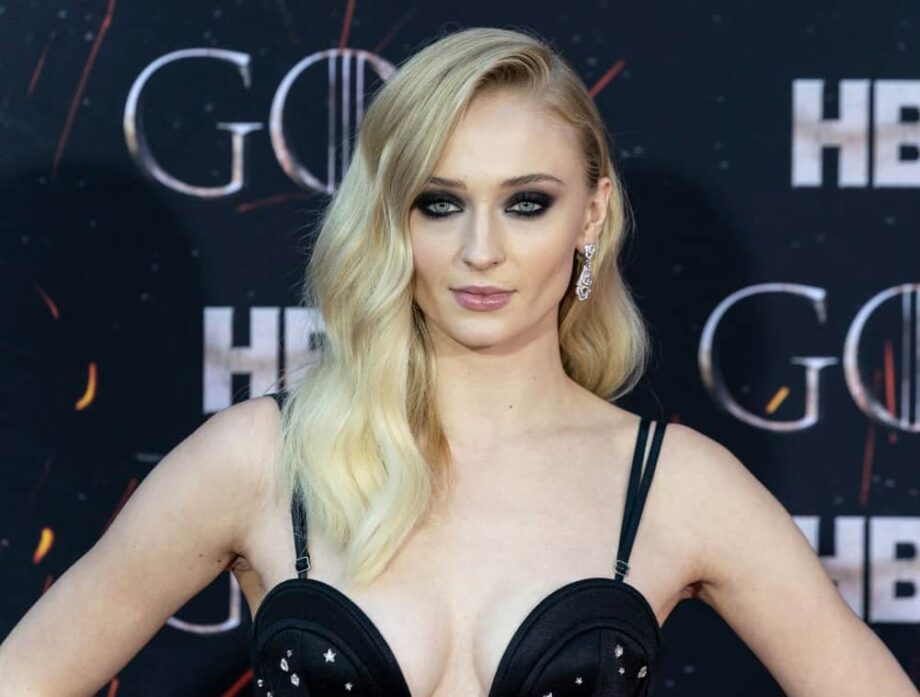 Easy Yet Stylish Hairstyles Of Sophie Turner That You Can Recreate, Take Cues - 11