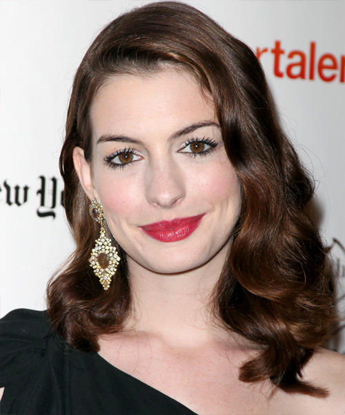 Style Your Hair Like A Celebrity With Anne Hathaway: Have A Look At Some Of Her Hottest Pics 2