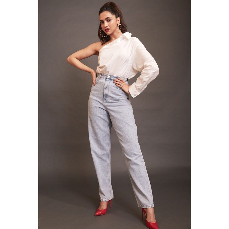 Take A Look At The Hot & Stylish Casual Looks Of Deepika Padukone 819739