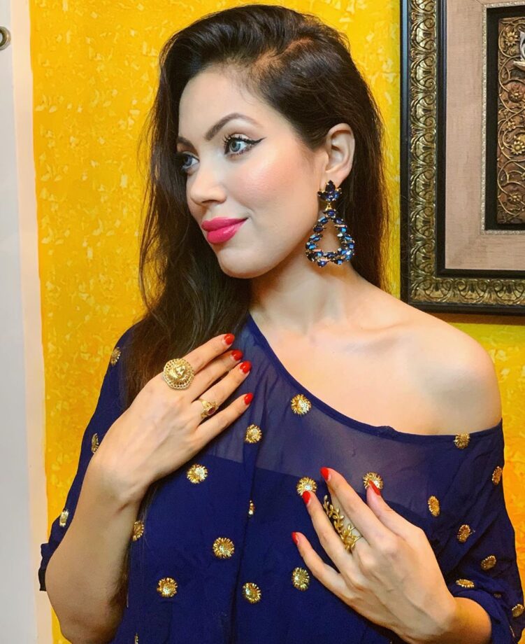 Take Cues From Munmun Dutta, Avneet Kaur And Mallika Singh On How To Style Your Jewellery Perfectly - 3