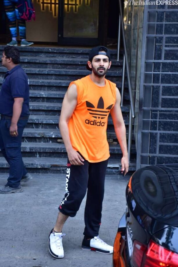 Casual Chic Looks Of Hrithik Roshan, Akshay Kumar, Kartik Aaryan: Take Cues To Rock Your Looks - 5