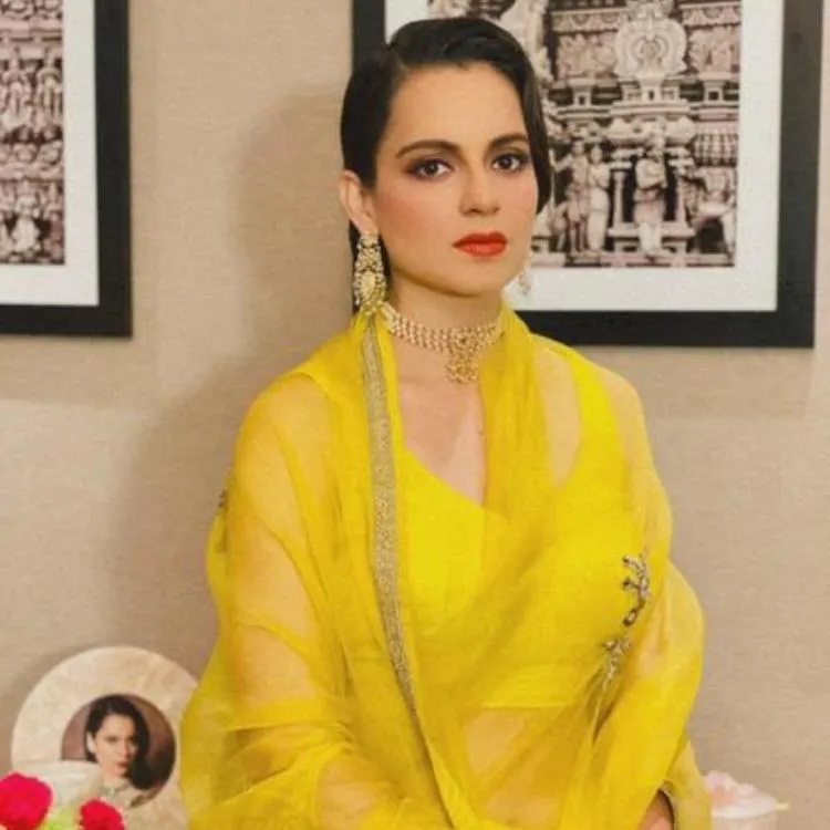 Vidya Balan, Sara Ali Khan, and Kangana Ranaut: Times When Celebrities Approved Yellow Saree For All Festivals - 2