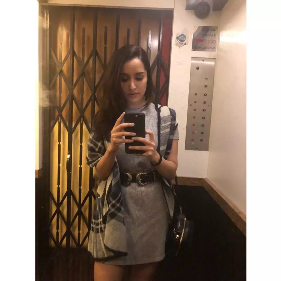 Wanna Get Perfect Lift Selfies? Watch Shraddha Kapoor For How It’s Done - 1