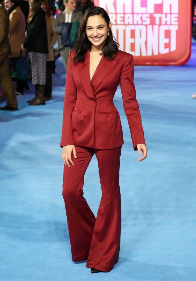 Wonder Woman Gal Gadot In Red Or Black: Which Pantsuit Outfit Did The Diva Look Hot In? - 1