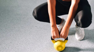 4 Ways To Lift Heavy, Light, Or cs That Will Help You Avoid Strain & Back Injury