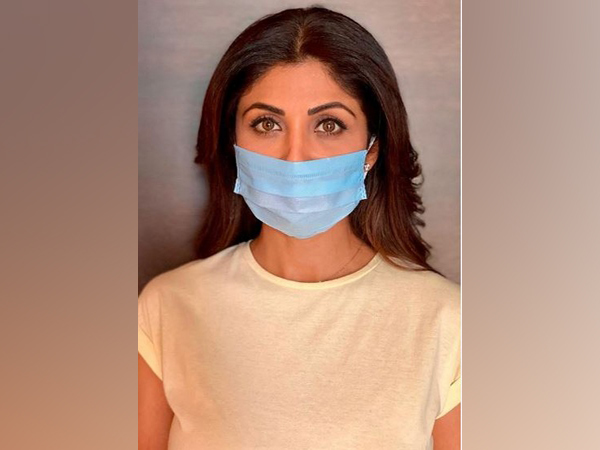 5 Hottest Eye Makeups To Make Your Face Shine Even After Wearing Face Mask - 1