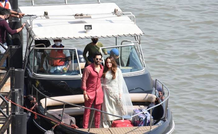 Caught In Camera: Varun Dhawan and Natasha Dalal return to Mumbai after wedding, check unseen photos - 0