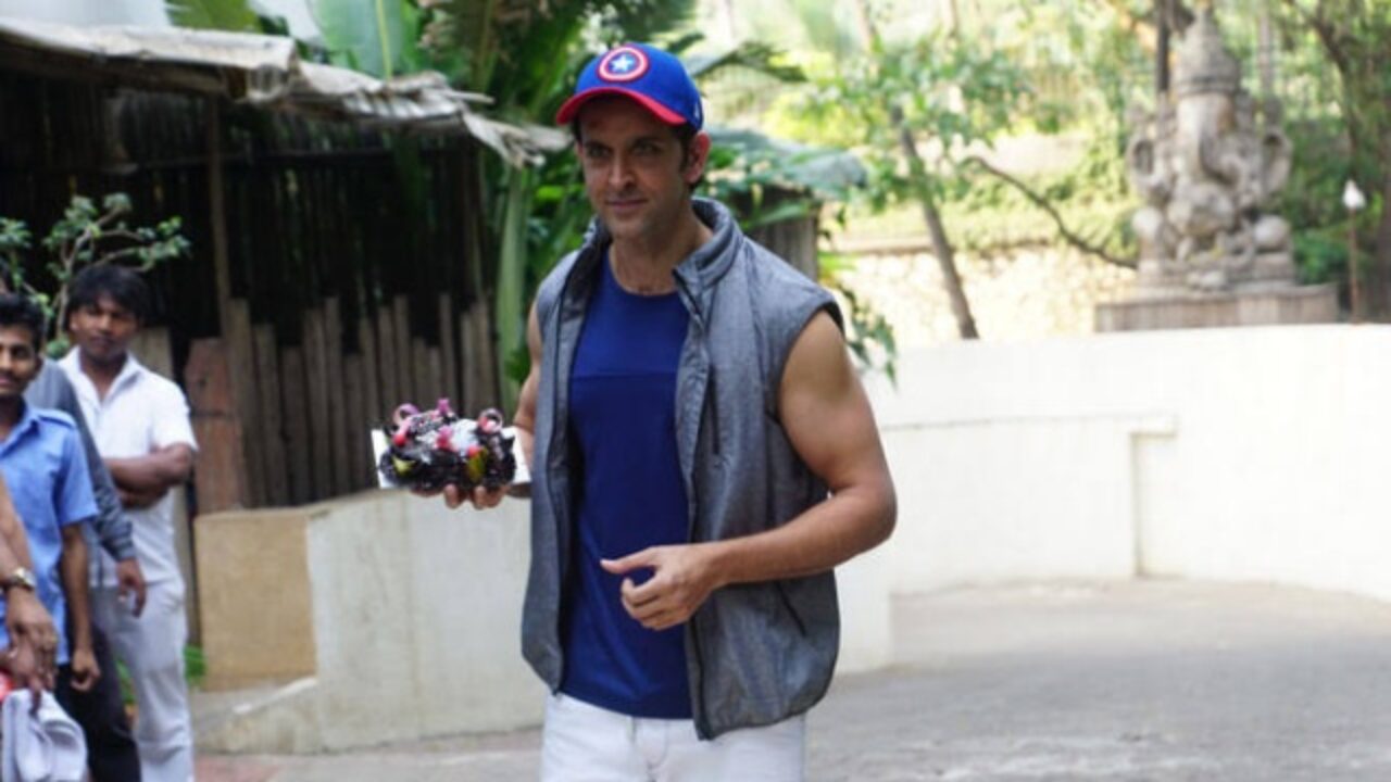 Adorable: This is how fans of Hrithik Roshan celebrated his birthday to pay a special tribute 292209