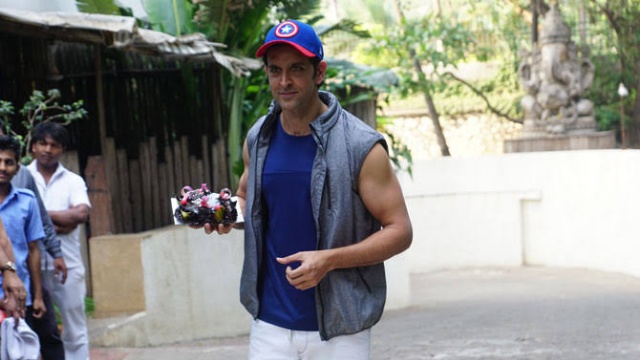 Casual Chic Looks Of Hrithik Roshan, Akshay Kumar, Kartik Aaryan: Take Cues To Rock Your Looks - 0