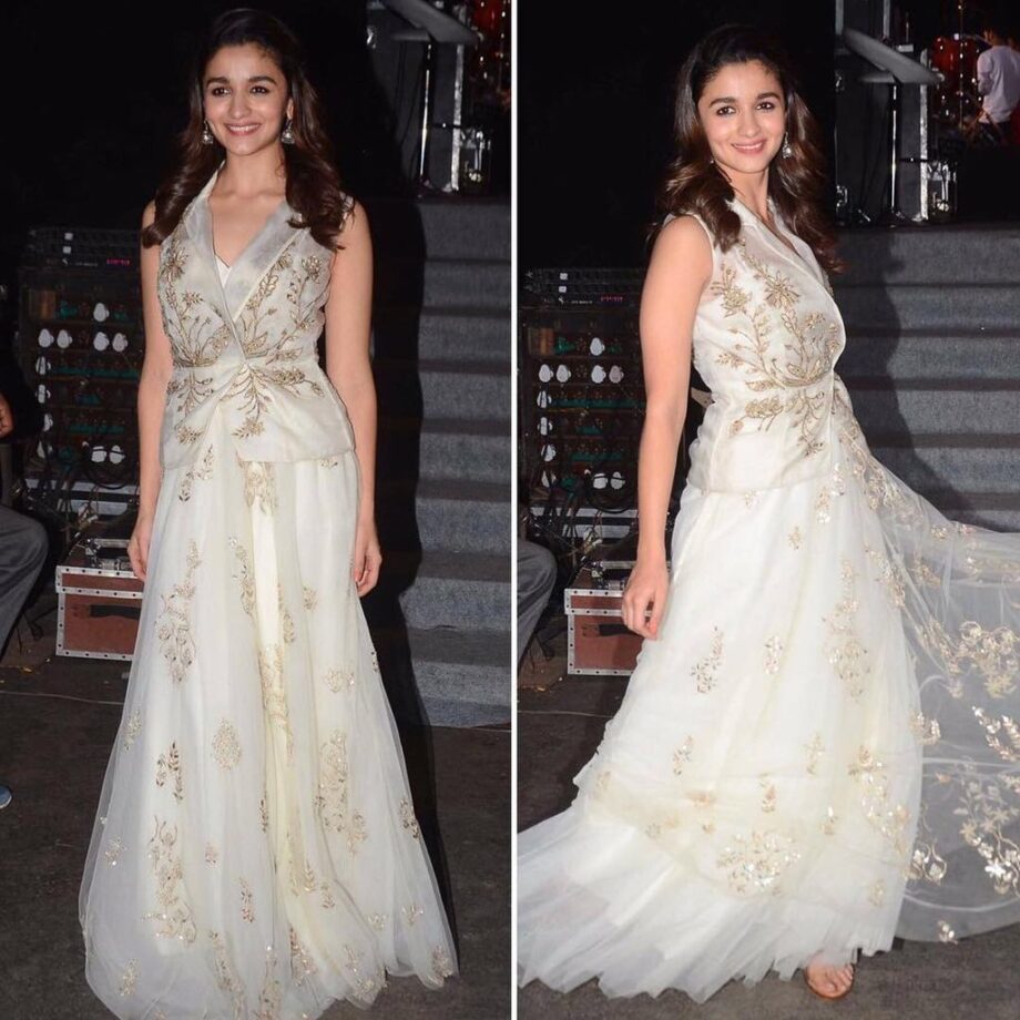 Times When Alia Bhatt Looked Like A Princess In Elegant Outfits - 3