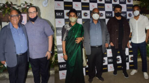 Anil Kapoor, Farhan Akhtar, Anupam Kher and other prominent personalities were spotted at the special screening of ZEE5’s Kaagaz last night