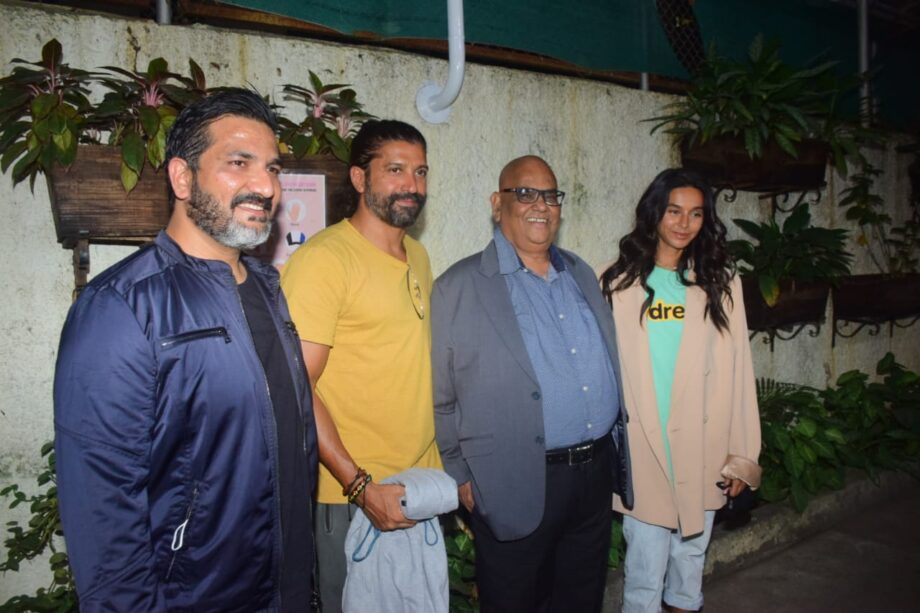 Anil Kapoor, Farhan Akhtar, Anupam Kher and other prominent personalities were spotted at the special screening of ZEE5’s Kaagaz last night - 3