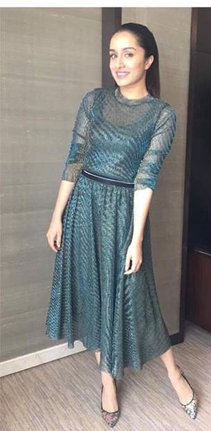 Anushka Sharma Or Shraddha Kapoor: The Hottest Diva In Midi 5