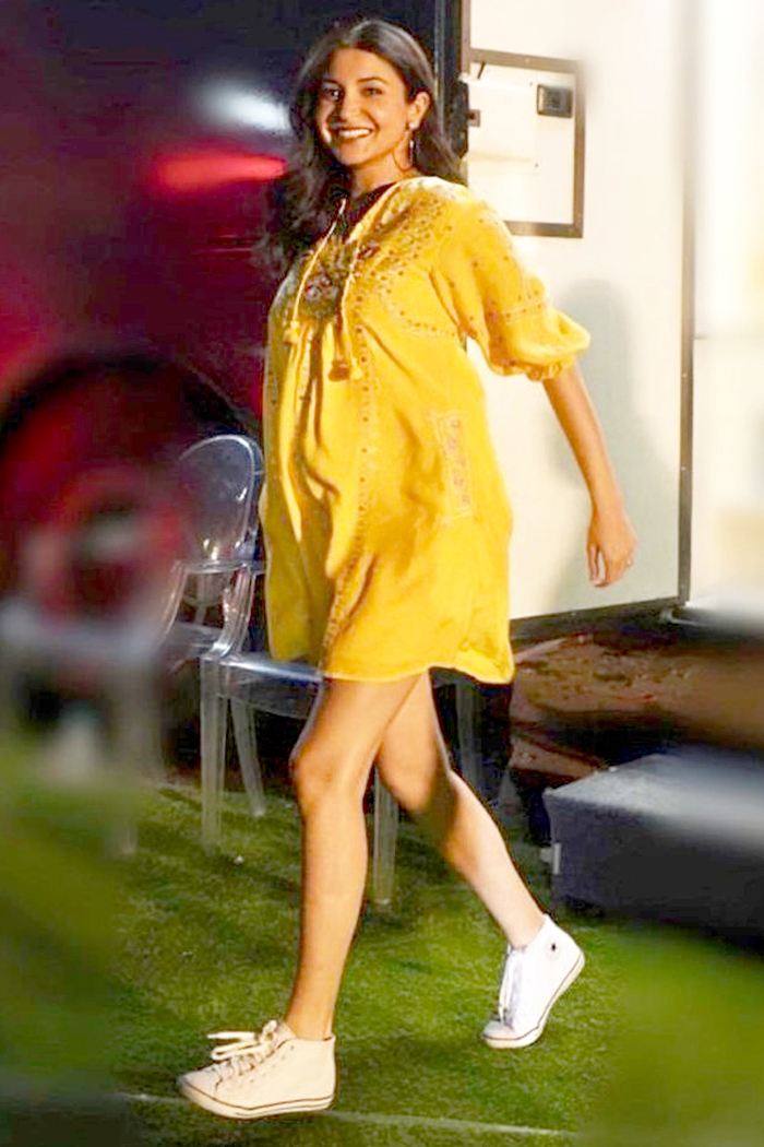 Anushka Sharma Steals The Limelight In Yellow: Top Yellow Attires Of Anushka 2