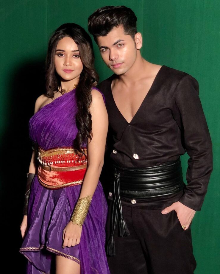 Avneet Kaur, Jannat Zubair, Ashi Singh: Hottest moments with Siddharth Nigam  - 2