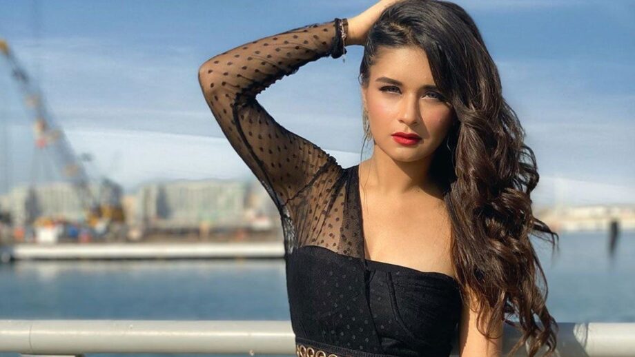 Avneet Kaur Top 5 Attractive Looks 792447