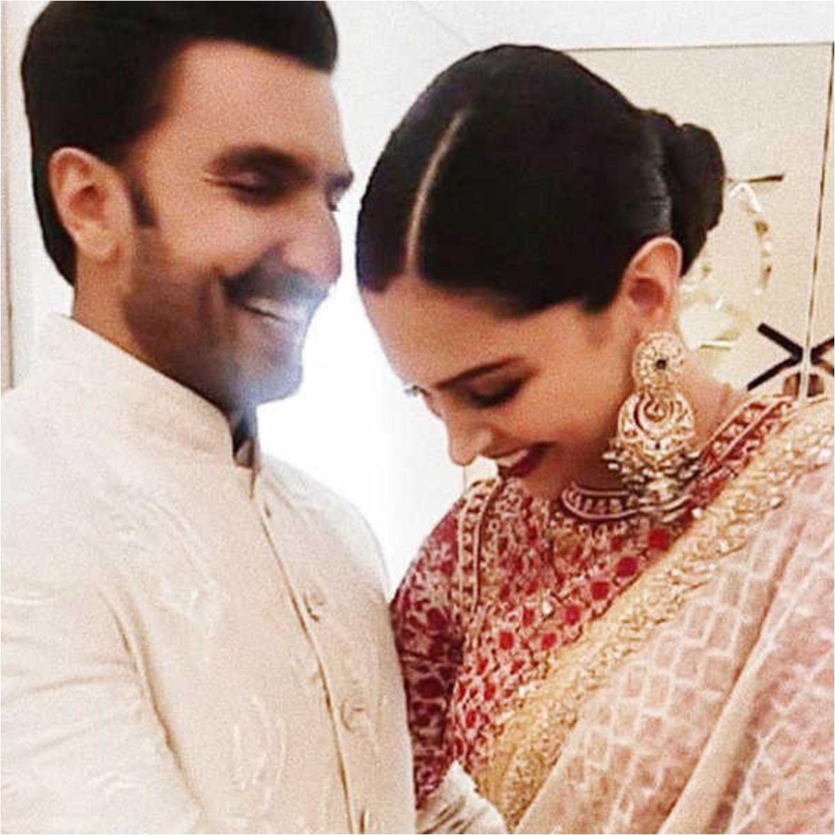 Deepika Padukone’s Romantic Moments With Ranveer Singh Caught On Camera 2