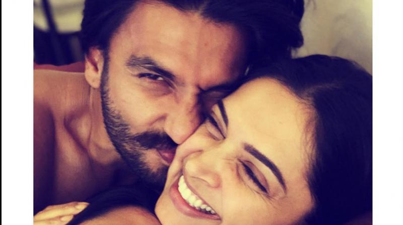 Deepika Padukone’s Romantic Moments With Ranveer Singh Caught On Camera 4